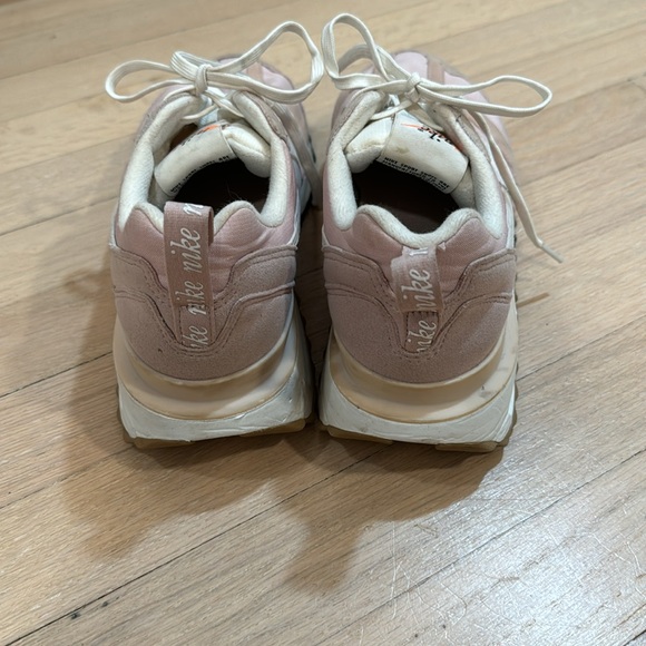 Size 8.5-Nike Air Max Dawn Pink (Womens) - Picture 3 of 8